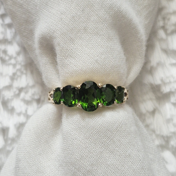 Stampd Jewelry - Vintage 10k Yellow Gold Chrome Diopside Three Stone Cocktail Ring